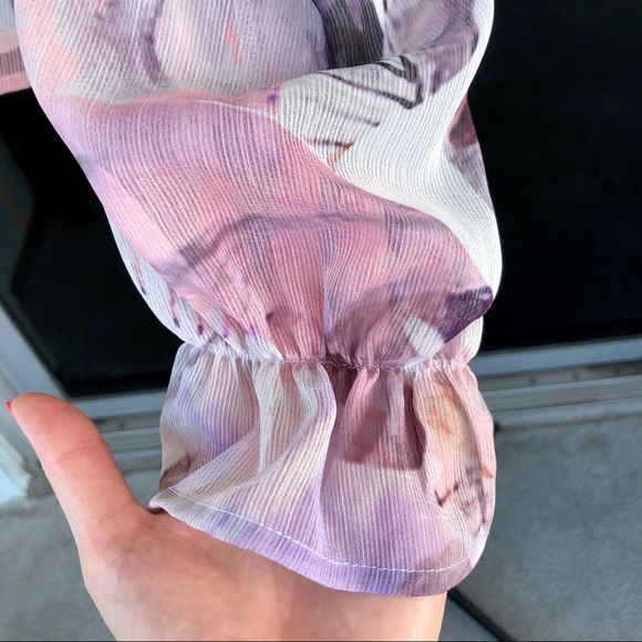 🌸Vince Camuto Off Shoulder Diffused Floral Blouse - Picture 9 of 14